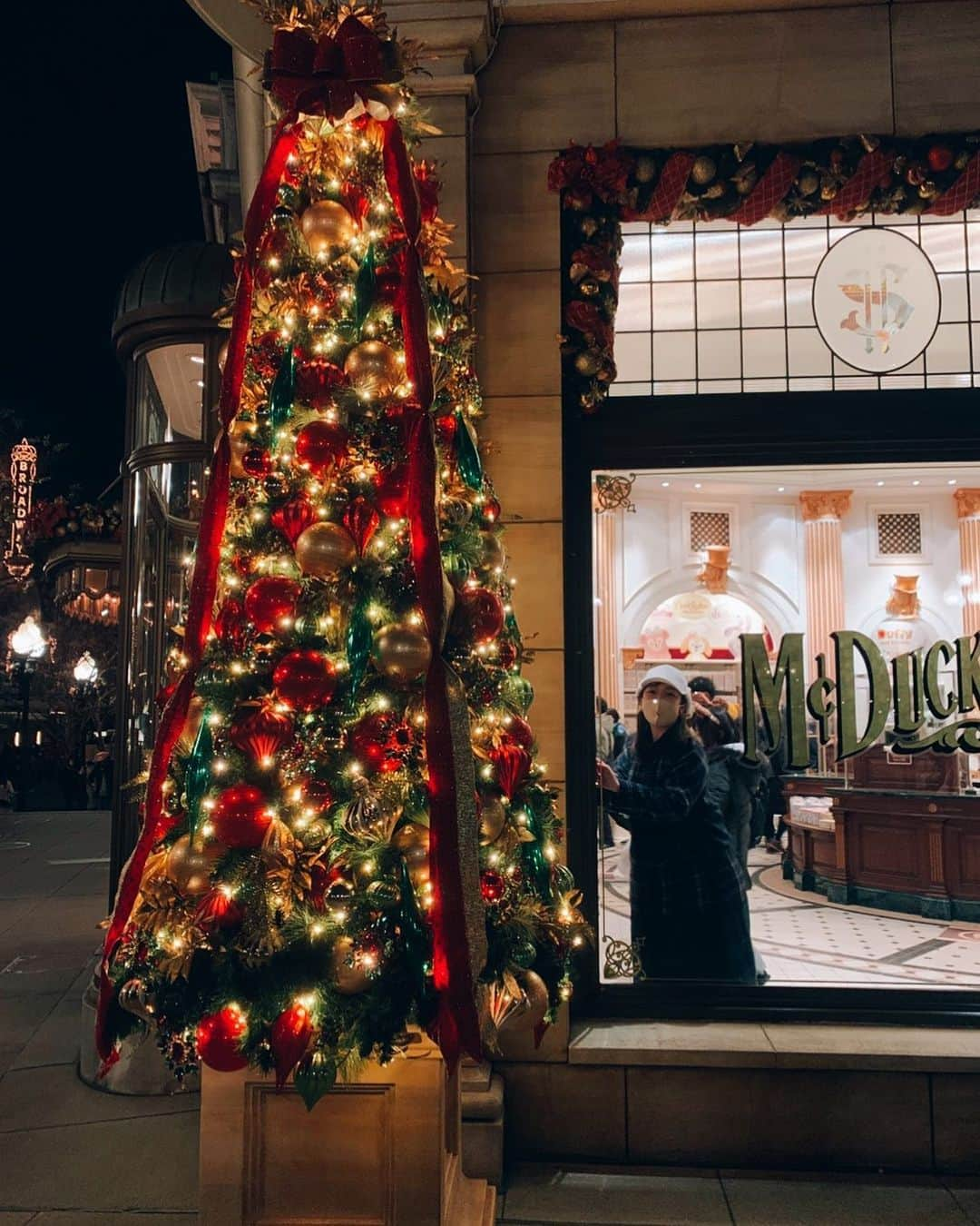 あいすけのインスタグラム：「ヒルナンデス見て絶対ここで撮ろうと思ってました🎄🎁🎅🌟」