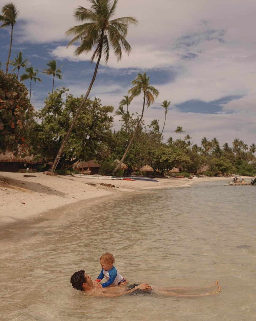 ナッシュ・グリアさんのインスタグラム写真 - (ナッシュ・グリアInstagram)「Happy Holidays 🌴」12月26日 9時40分 - nashgrier