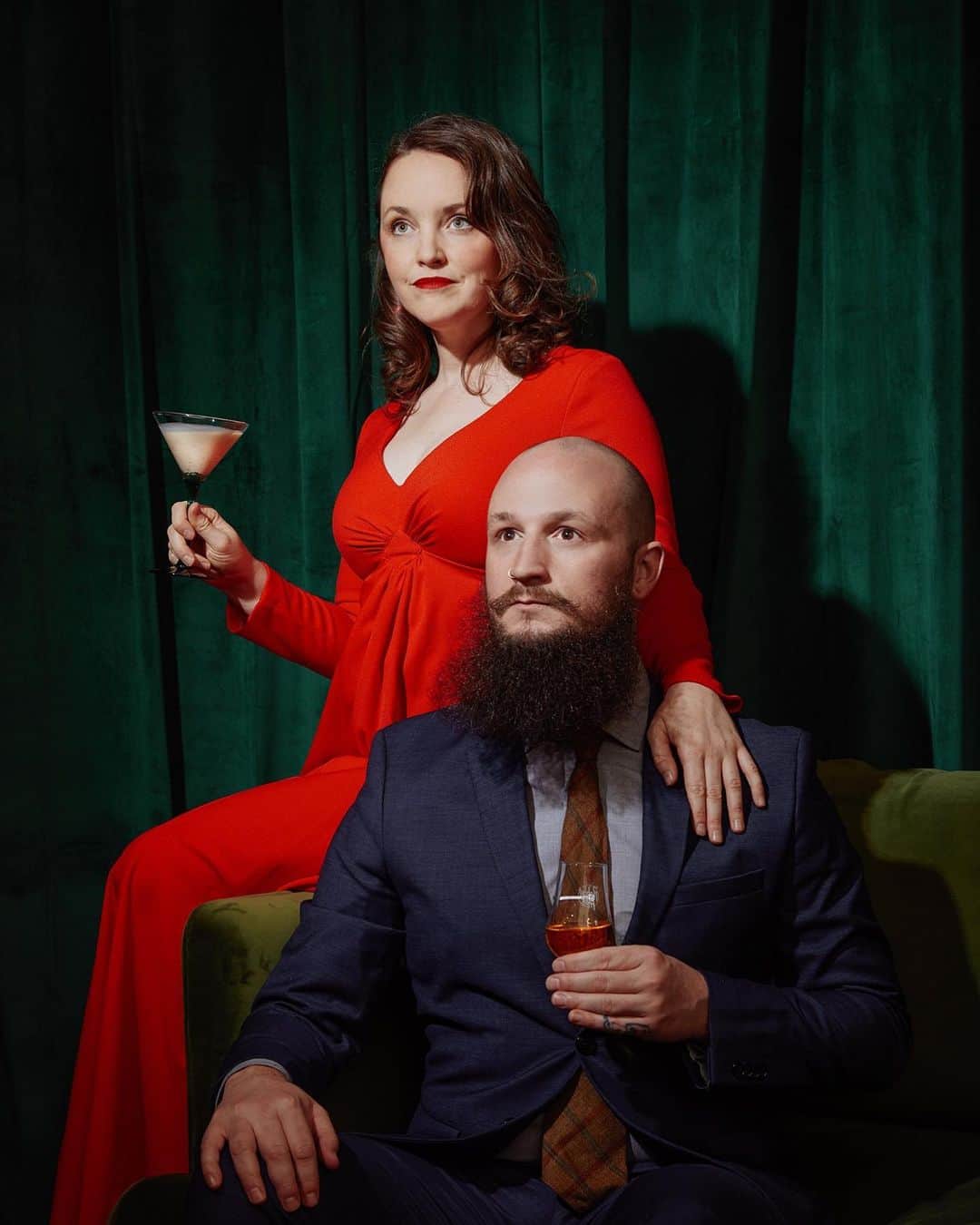 ローレン·ランドルフのインスタグラム：「Merry Christmas! From @gogrey & I, to you. 🍸🥃✨ Cheeers!」