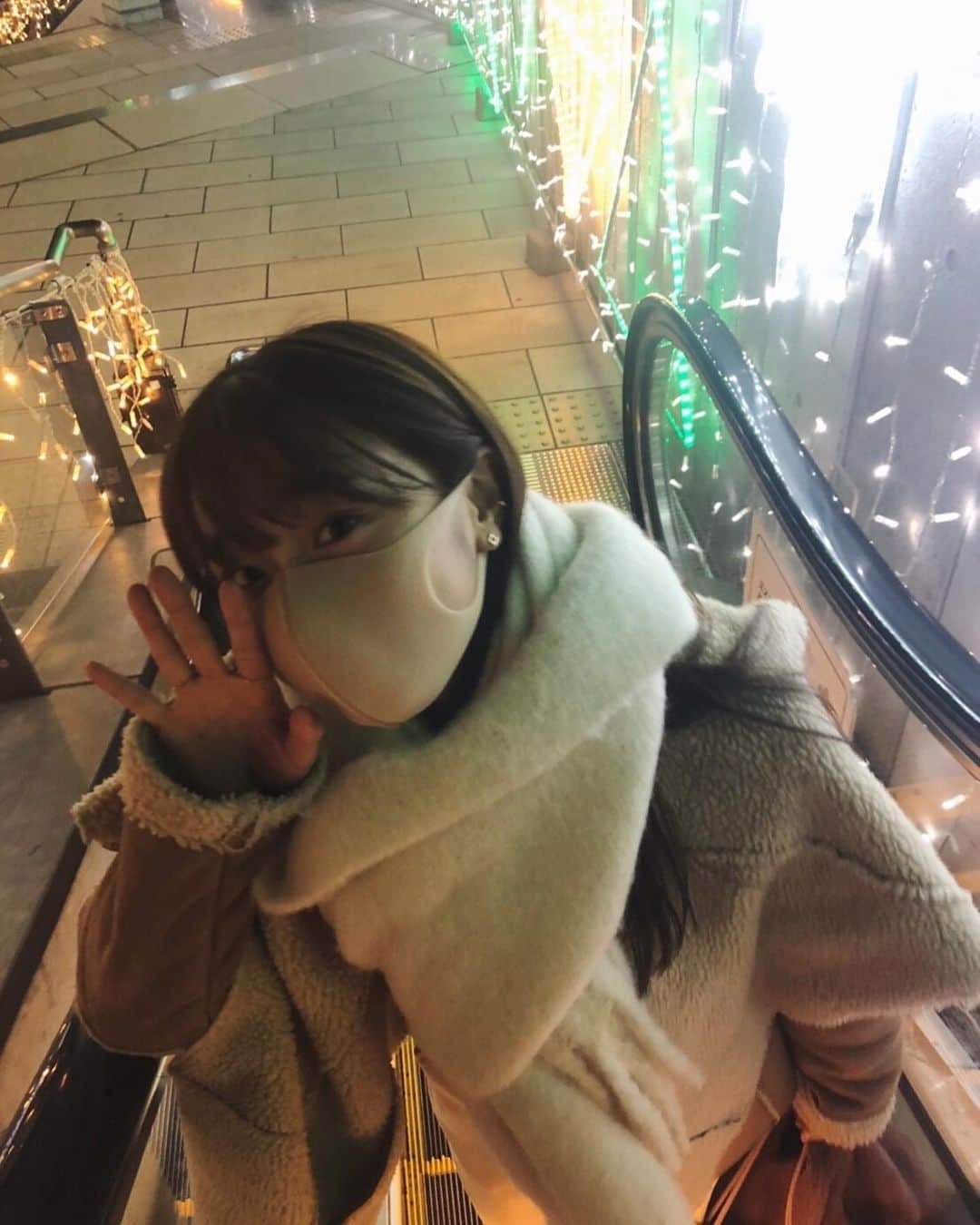 橋本乃依さんのインスタグラム写真 - (橋本乃依Instagram)「・ メリークリスマスでした🎄 皆さん昨日はいかがお過ごしでしたか？？  私は朝起きたらサンタさんがきてて、ウキウキで稽古場向かったよ🎅 大きなチキンを独り占めできたので大満足✔️  #メリークリスマス」12月26日 9時36分 - noihashimoto_official