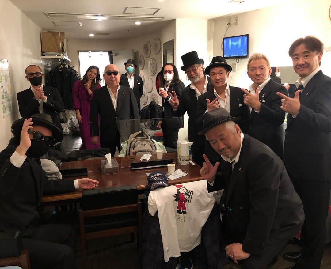 クレイジーケンバンド【公式】のインスタグラム：「ビルボードライブ大阪、初日ありがとうございました！一年振りの大阪はやはり熱かった。本日もビルボードライブ大阪、よろしくお願いいたします。  #クレイジーケンバンド #crazykenband #ckb #billboardlive #osaka」