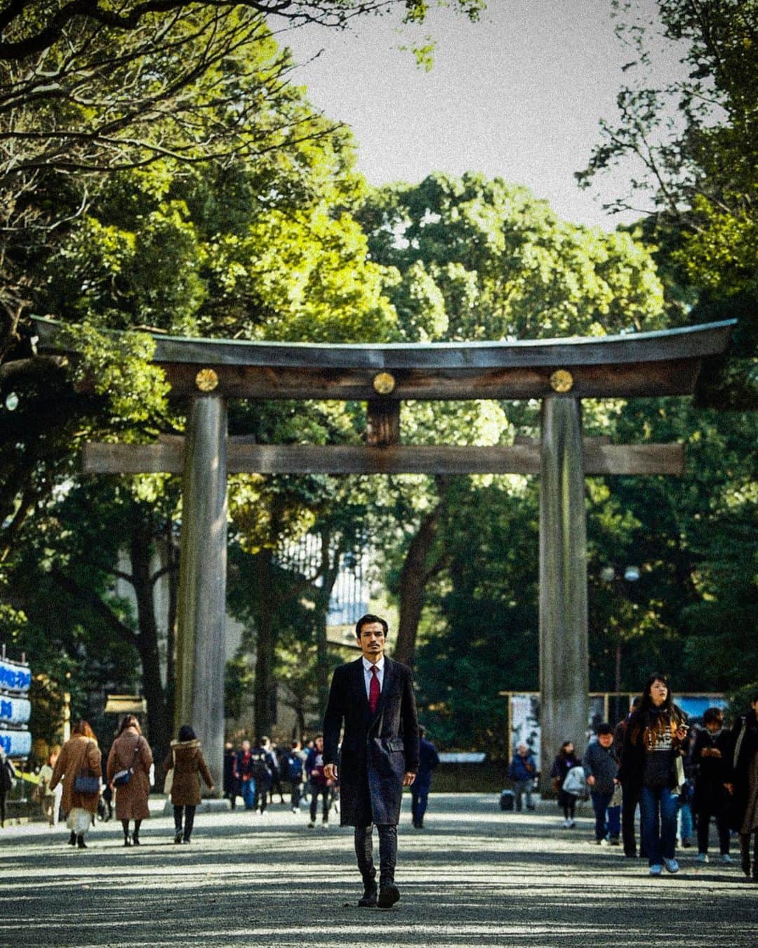 尚玄のインスタグラム：「Time flies!! Can’t believe it has passed almost one year since we went to #MeijiShrine for purifying ceremony of #GensanPunch. I should probably go back again to pray for additional shooting next year.   『#義足のボクサー』のお祓いからもうすぐ一年か。今年は信じられないくらい一年が過ぎるのが早かったな...。来年こそは無事に追撮を終えられるように #明治神宮 にお詣りにいこう。  Photo by @officemigi」