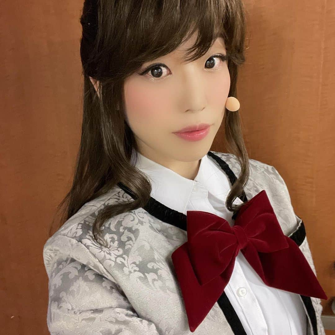 富田麻帆さんのインスタグラム写真 - (富田麻帆Instagram)「本日13:00〜 少女☆歌劇 レヴュースタァライト -The LIVE 青嵐-BLUE GLITTER  ゲスト出演させて頂きます！  今日で2公演目！そしてラスト！  スタァライトがやっぱり好き💓ってなる公演。 そして青嵐メンバーが大好き♡ってなる作品  皆様、是非！  配信もあります🎥✨ 詳しくは公式HPをチェック✨ https://revuestarlight.com/musical/seiran_bg/  #スタァライト #舞台青嵐公演」12月26日 9時58分 - maho_tomita6261