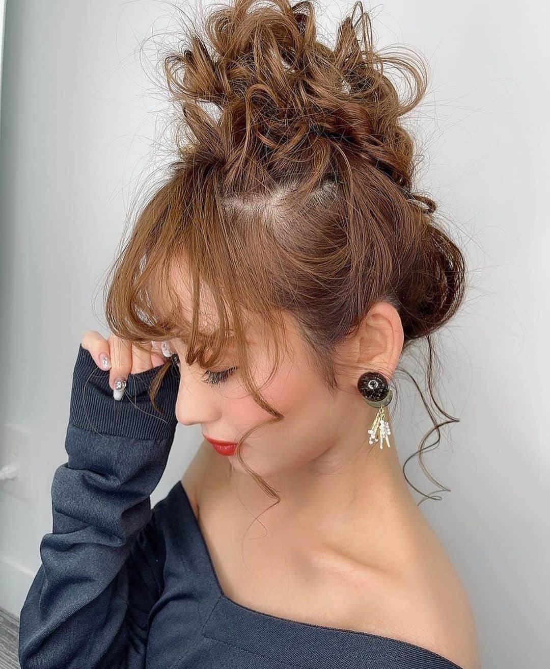 CHINATSUのインスタグラム：「𝐊𝐮𝐫𝐢𝐦𝐨𝐭𝐨'𝐬 𝐡𝐚𝐢𝐫 𝐚𝐫𝐫𝐚𝐧𝐠𝐞𝐦𝐞𝐧𝐭　　𝐂𝐮𝐭𝐞 𝐡𝐚𝐢𝐫𝐬𝐭𝐲𝐥𝐞, 𝐠𝐫𝐞𝐚𝐭 𝐬𝐡𝐨𝐨𝐭𝐢𝐧𝐠　　𝐇𝐚𝐯𝐞 𝐚 𝐠𝐨𝐨𝐝 𝐭𝐢𝐦𝐞. 𝐓𝐡𝐚𝐧𝐤 𝐲𝐨𝐮  HARE @hiroshikurimoto   accessory @tacchan102  @bringing_heaven_to_earth   #hairstyle  #hairfashion  #arrangement  #hairarrange  #cute  #handmadeaccessory  #earrings  #osaka」