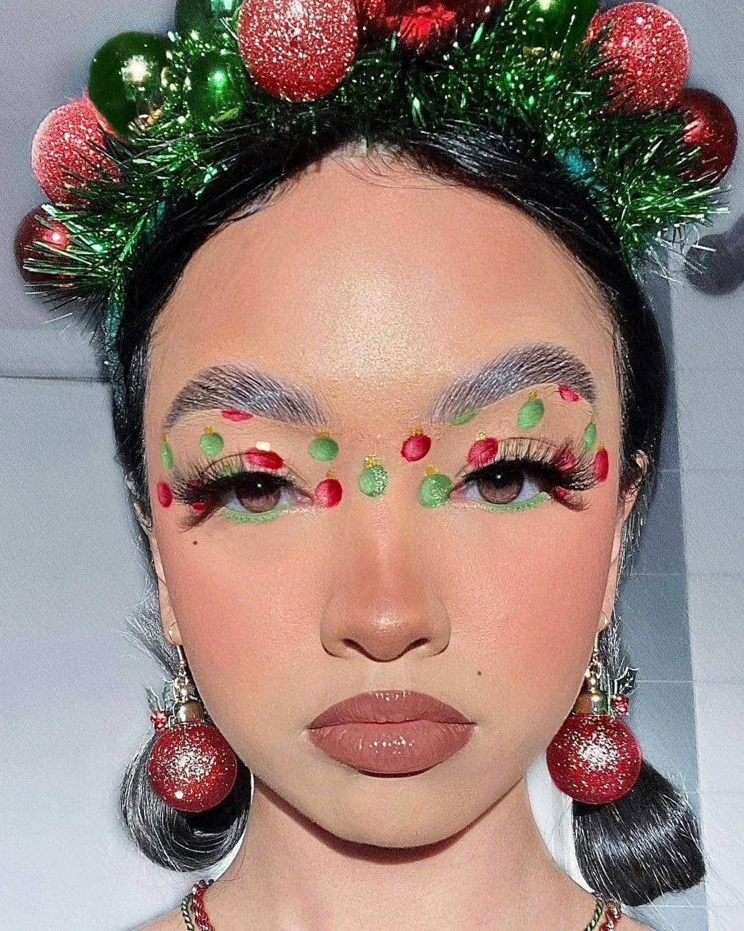 NYX Cosmeticsさんのインスタグラム写真 - (NYX CosmeticsInstagram)「@aafrrin is serving alllll of the festive vibes with this holiday #MOTD 🎄 Here are the deets: 🔴 Brow Glue 🟢 Lift & Snatch Brow Tint Pen in 'Black' 🔴 Marshmellow Smoothing Primer  🟢 Radiant Finish Setting Spray 🔴 Can't Stop Won't Stop Foundation in 'Nude' 🟢 Wonder Stick in 'Deep' 🔴 Butter Gloss in 'Creme Brulee' • #icedathome #nyxcosmetics #nyxprofessionalmakeup #crueltyfreebeauty」12月26日 9時58分 - nyxcosmetics