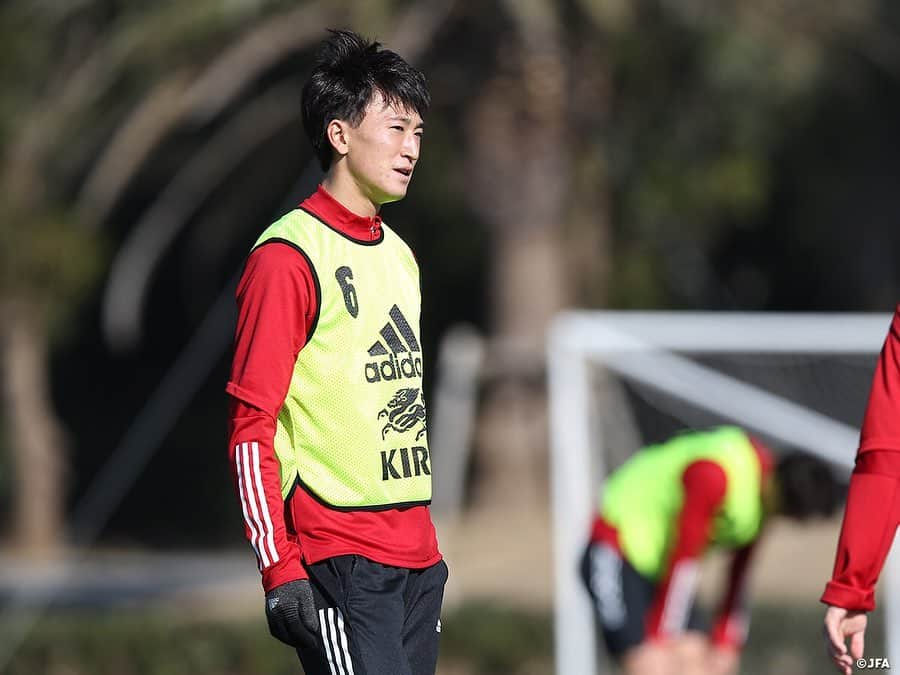 日本サッカー協会さんのインスタグラム写真 - (日本サッカー協会Instagram)「【2020.12.25 Training③📸】#U23日本代表 候補は25日(金)、千葉県の#高円宮記念JFA夢フィールド でのキャンプ4日目を迎えました。  セットプレイの練習後にはシュートなど、各自がそれぞれのトレーニングに取り組みました。  終了後も多くの選手がランニングをしながら、ピッチに座り込みながら、言葉を交わしコミュニケーションを深めていました。  ✅活動の様子は#JFATV （YouTube）で公開中の#TeamCam で詳しくお届けしています。ぜひそちらもご覧ください。  #daihyo #JFA」12月26日 10時09分 - japanfootballassociation