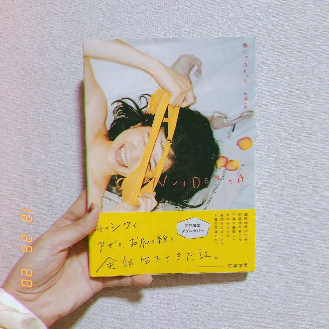 MAIKO さんのインスタグラム写真 - (MAIKO Instagram)「「はい！クリスマスプレゼント！」ってカメラマンつるちゃんから突然のプレゼント🎁  ラッピングに いつもありがとうの文字✨ 惚れてまうやろーーーーー!!!🥺  こちらこそいつもありがとう😭🌈  花盛さんの脱いでみた。2 自分を愛するのだ🤍💜🤍」12月26日 10時12分 - maiko_oops