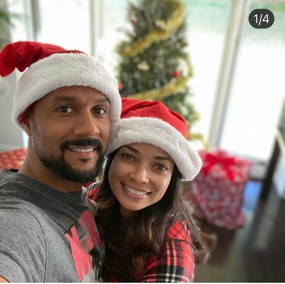ロッチェル・エイツのインスタグラム：「♥️🙏🏽MERRY CHRISTMAS FROM OUR HOME TO YOURS! MAY YOU BE SAFE, MAY YOU BE HEALTHY, MAY YOU BE HAPPY, MAY YOU BE AT PEACE. ♥️🙏🏽」
