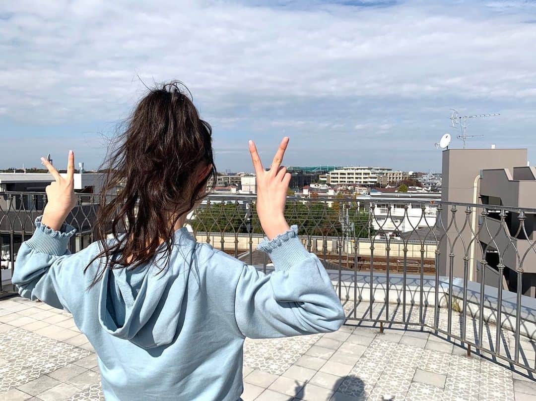 ニコ☆プチのインスタグラム：「誰でしょう⁇ スライドしてね🦋🤍  可愛いお洋服もたくさんなので、 2月号チェックよろしくお願いします🥰」