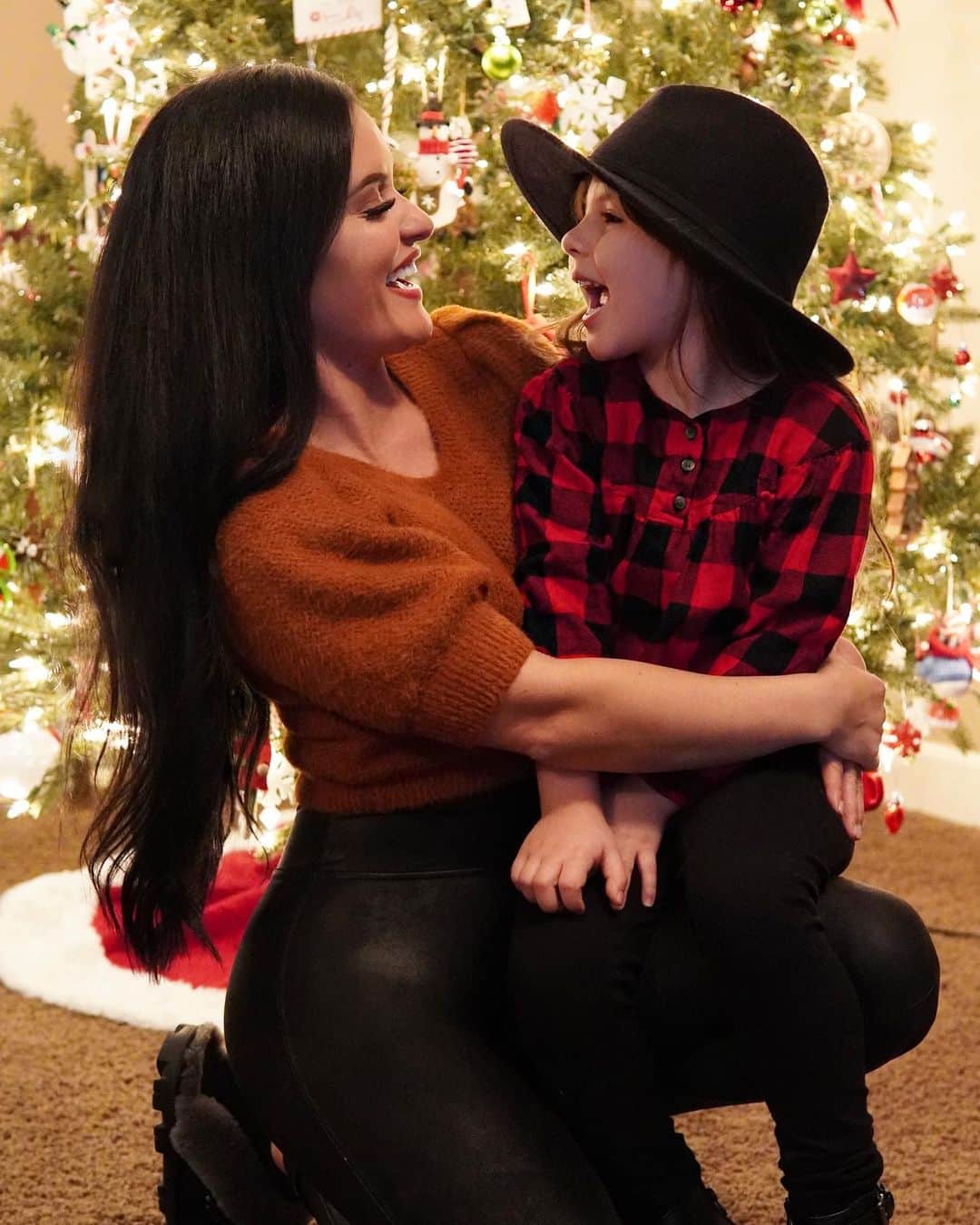 Jessica Arevaloのインスタグラム：「MERRY CHRISTMAS!🎄😍 - I’m incredibly grateful for the love I’m surrounded with from my FAMILY & FRIENDS!😭❤️🙏🏼 - I hope everyone is having a safe and beautiful Christmas! I’m grateful for every single one of you that follow my journey here on social media and I wish y’all nothing but true happiness!❤️」