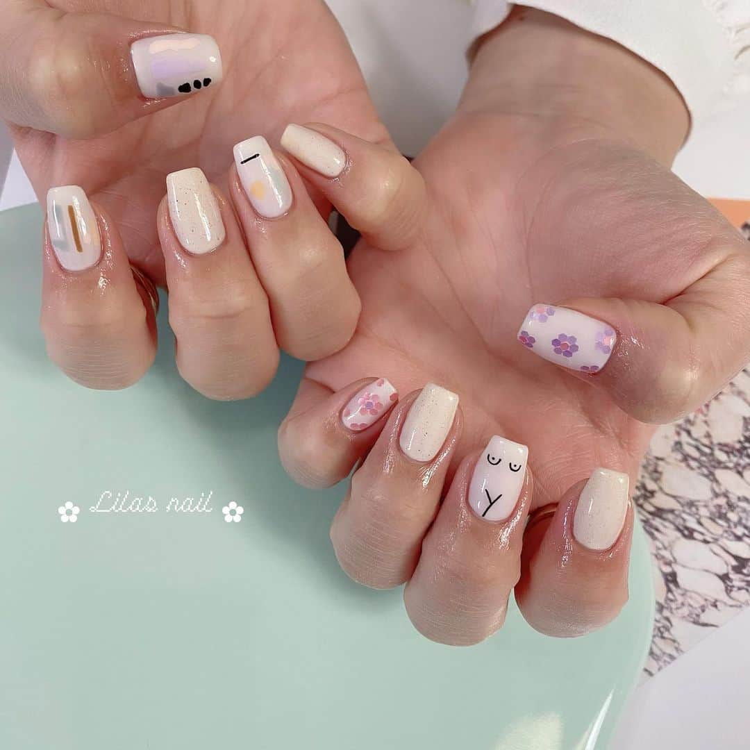 のインスタグラム：「* 可愛い〜🌼🤍🌼 #girlynail #ガーリーネイル #ミラーネイル #glitternail #젤네일 #젤네일아트 #젤네일전문 #フレンチガーリー  #ギンガムチェック #ギンガムチェックネイル #オーダーチップ #ワイヤーネイル  #セルフネイル #스누피네일아트 #さくらんぼネイル #ちょうちょネイル #蝶々ネイル #ヴィンテージネイル #水滴ネイル #coldpicnic #コールドピクニック」