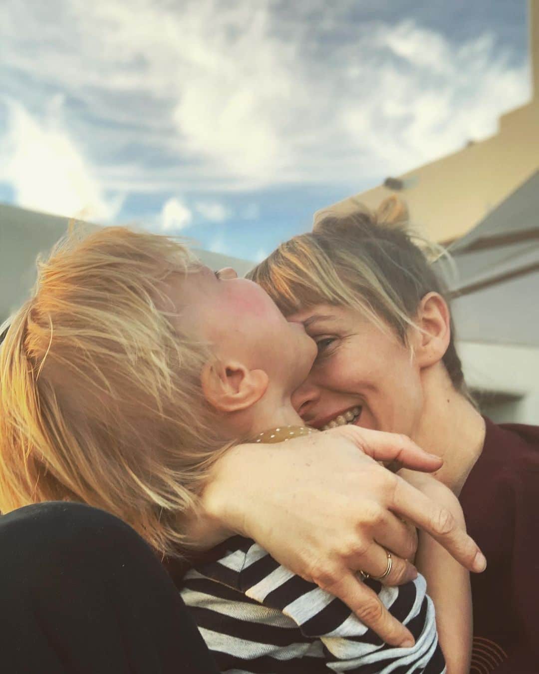 のインスタグラム：「Missing our whole family ♥️ but Akira & I are holding each other close. Love to everyone missing their loved ones today. ♥️♥️♥️ #fuckcovid19🖕#quarantinechristmas #staysafe」