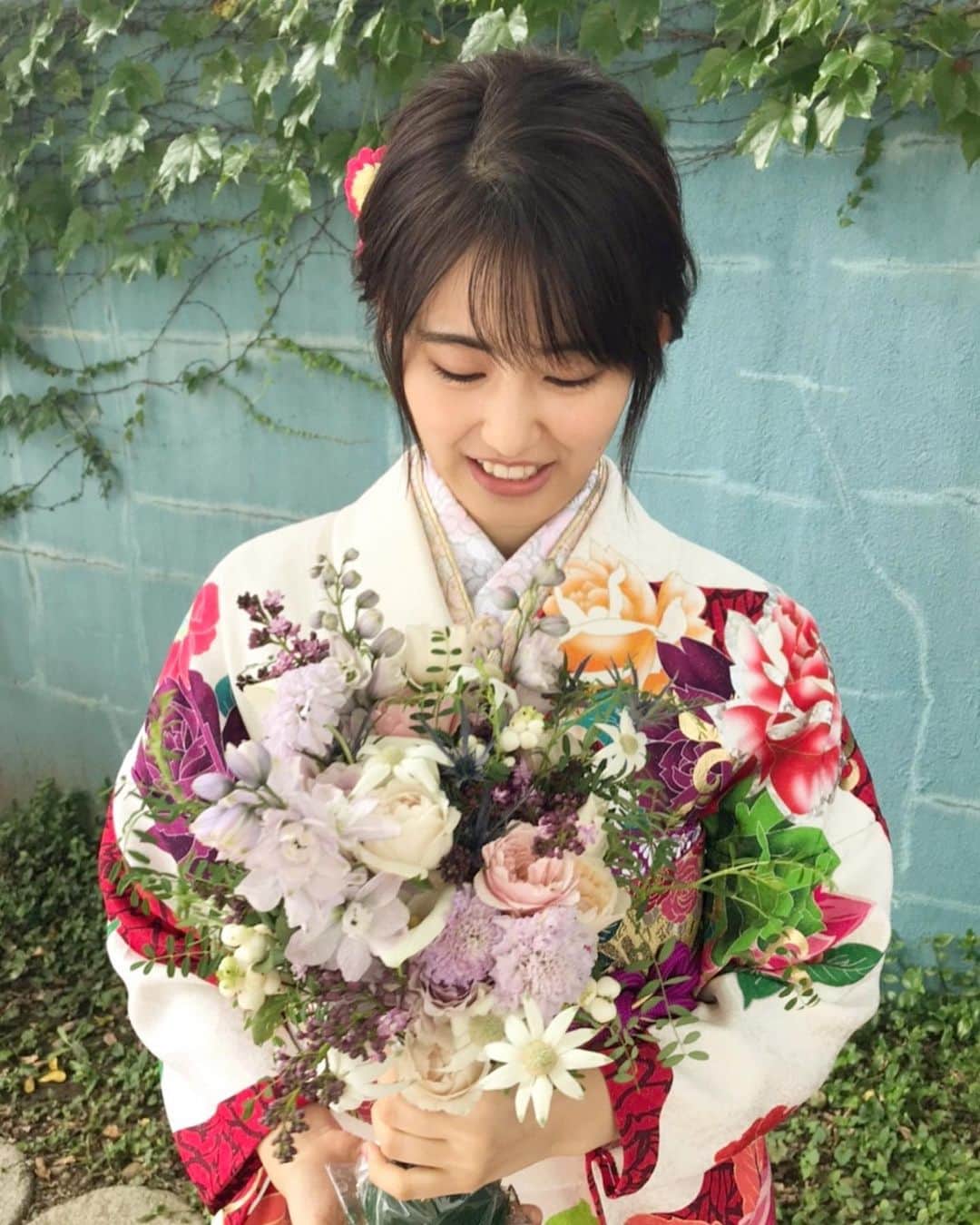 竹内愛紗さんのインスタグラム写真 - (竹内愛紗Instagram)「. #いつ和#オフショット#smile #flowers #👘」12月26日 10時39分 - aisa_takeuchi_official