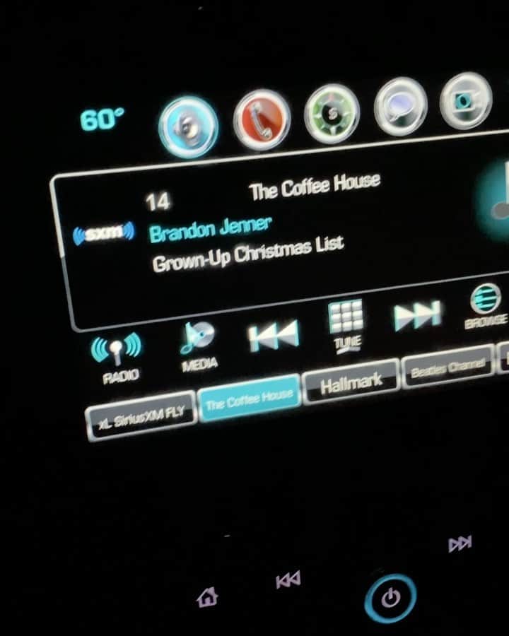 のインスタグラム：「It’s fun to hear yourself on the radio on Christmas Day 🤗🎄 sending love today and everyday. Grown-Up Christmas List on @siriusxm」