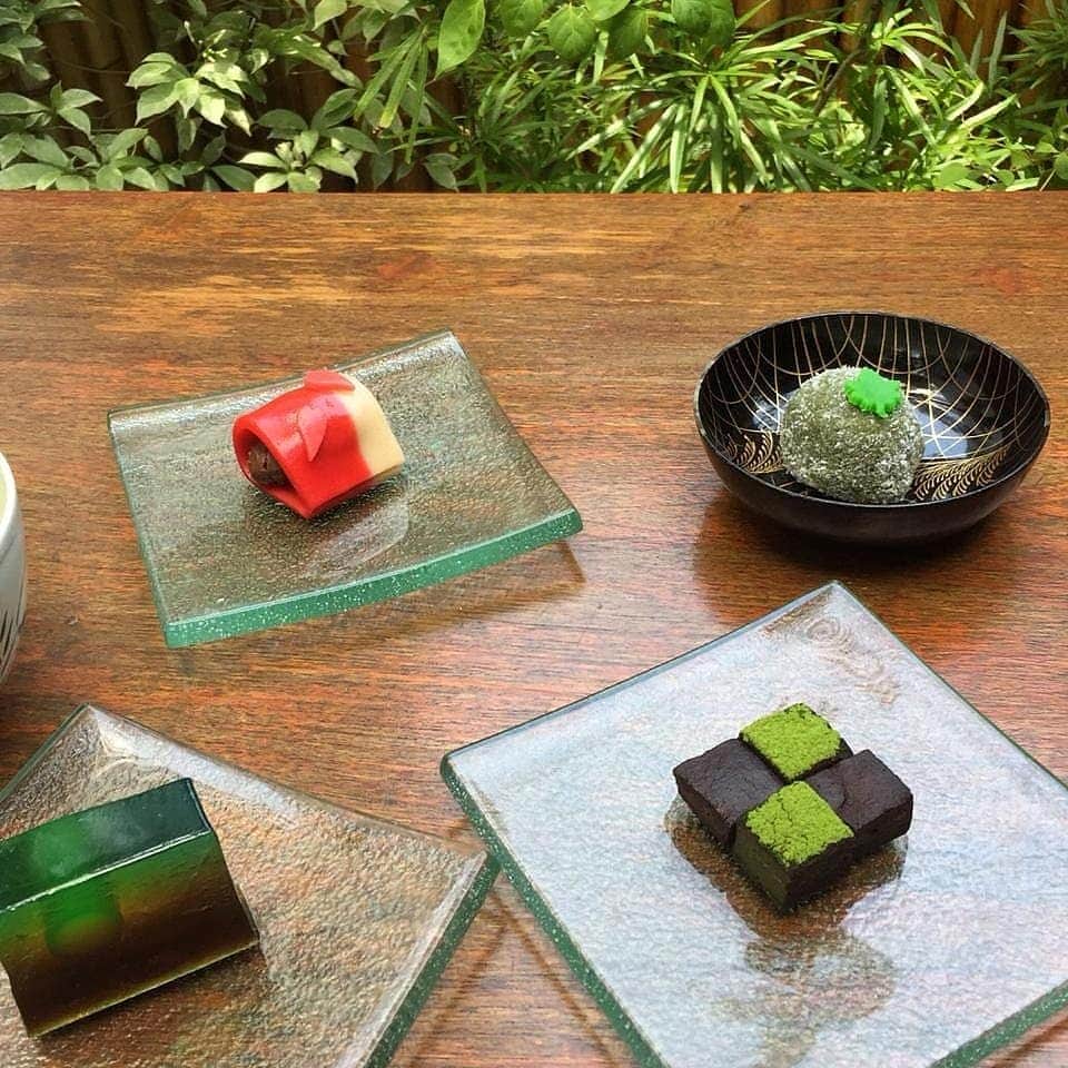 のインスタグラム：「Hello everyone!  TOIRO will join at Tema Doma Restaurant Saturday market. On Saturday, 26th December 9.30AM-13.00PM. Save the date and please feel free to visit and enjoy the flavors of our wagashi.  Have a great day all!  #toiro_wagashi#saturdaymarket #bali #wagashi #japanesesweets」