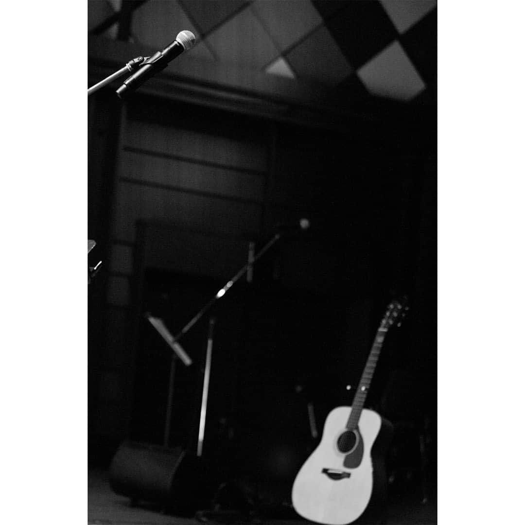 dorlisさんのインスタグラム写真 - (dorlisInstagram)「📸✨ 2020.11.29 Rui's 34th Birthday Party Solo Live -rehearsal-  #niiisans #rui #live #livephotography #monochrome」12月26日 10時57分 - dorlis0223