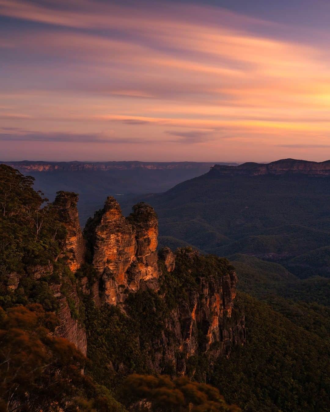 Nikon Australiaさんのインスタグラム写真 - (Nikon AustraliaInstagram)「"The Blue Mountains is a magical place that I always enjoy visiting.  After checking the weather forecast I made to decision to trek up after work to the Three Sisters. When I arrived I found they had finished the renovations and installed a new viewing platform, which provides a new outlook on an old favourite - well worth checking out if you are in the area." - @chrisparryphoto   Camera: Nikon Z 7 Lens: NIKKOR Z 24-70mm f/2.8 S Settings: f/11  Bulb 503s  ISO 64  #Nikon #MyNikonLife #NikonAustralia #NikonZ7 #Z7 #BlueMountains #ThreeSisters #LandscapePhotography #Sunset」12月26日 11時00分 - nikonaustralia