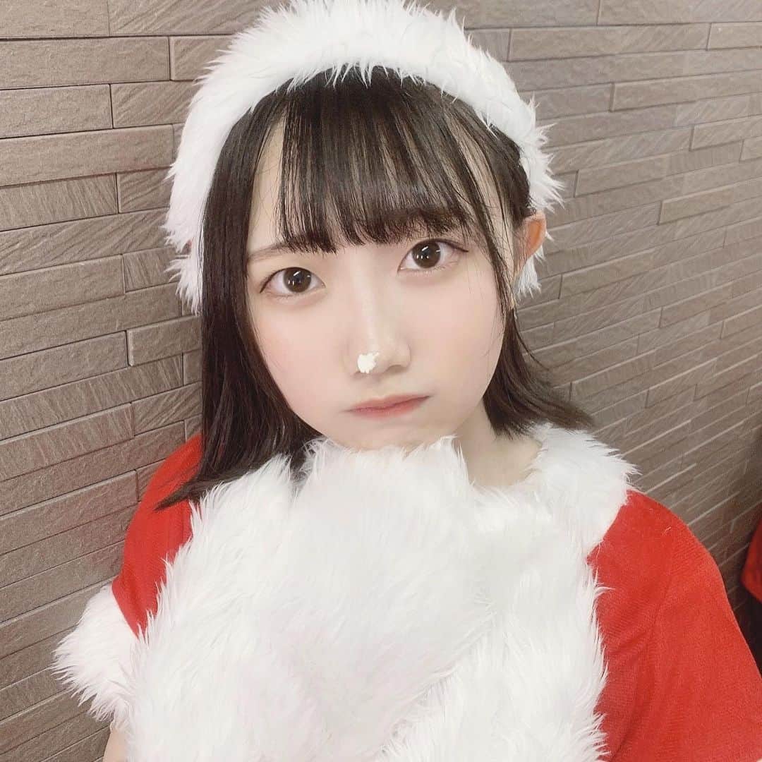 のインスタグラム：「サンタさんになったよ🤶🏻！ . . . . . . . . . .  #サンタコス  #サンタ  #さんたこす  #外ハネボブ」