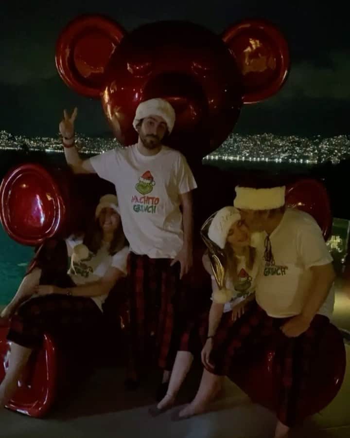 ベリンダのインスタグラム：「Feliz navidad a todos! ❤️」