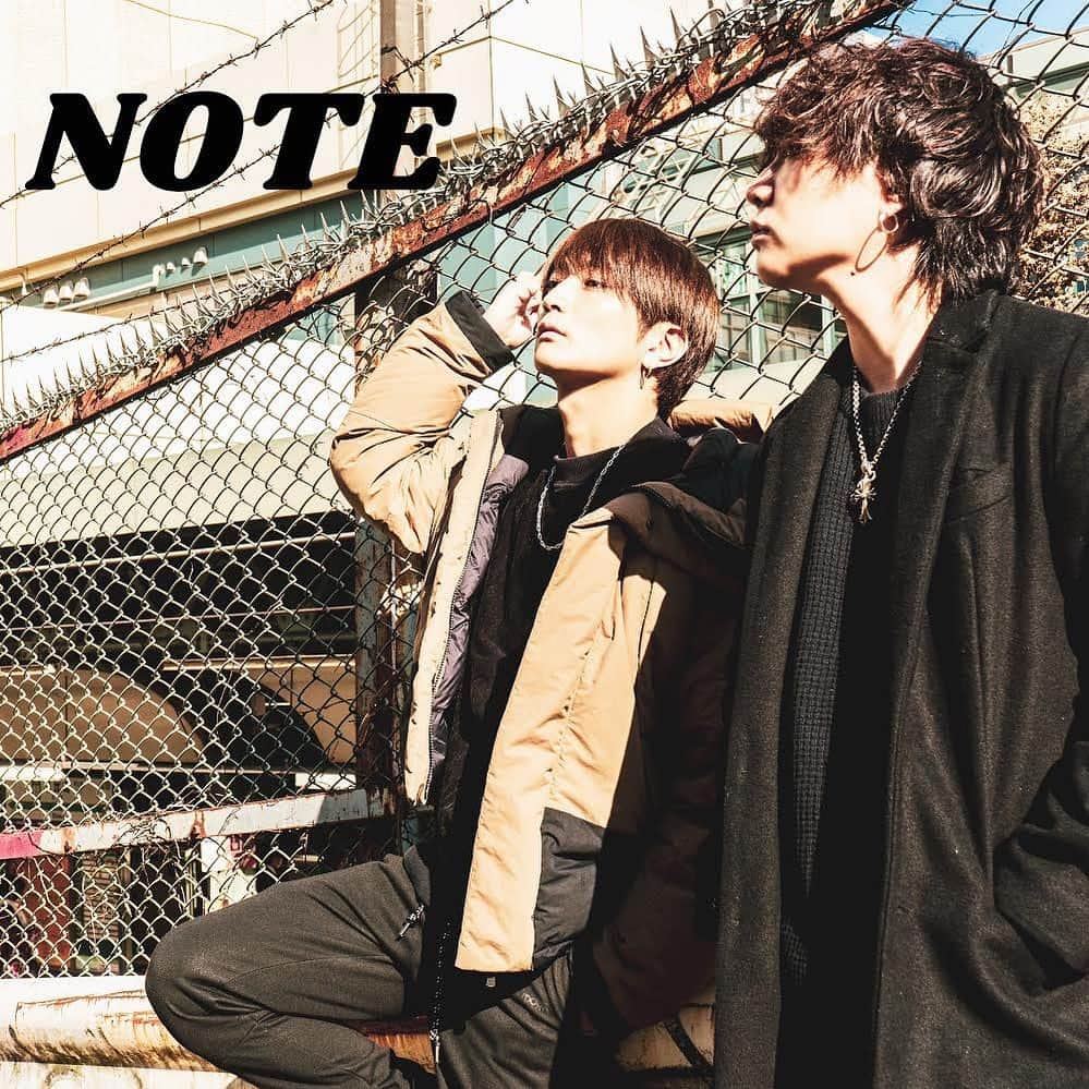 YUUKIさんのインスタグラム写真 - (YUUKIInstagram)「【お知らせ】 25日にリリースされたYUUTO JUNPEIの「NOTE」「ほんのちょっと 」「1225」の全曲、作詞作曲を共作させていただきました。 . 僕が上京してから出会った同い年の大親友が3人いますが、そのうちの2人が彼らです。 友人としてだけではなくアーティストのひとりとして携われたことがとても幸せです。 グループの活動休止中だからこそ彼らのファンの皆さんに、それぞれの思いを音楽というカタチで届けるためのお手伝いができていたら嬉しいです。 . iTunesや配信サイトですでに聞けるのでゆうきファンのみなさん、ぜひ「ゆうき、次はこんな曲作ったんだあ」という興味本位でも構わないので、聞いてみてください！ . #UNIONE #YUUKI #COLORCREATION #YUUTO #JUNPEI #friendship #canvas #NOTE #music #release」12月26日 11時09分 - unione_yuuki