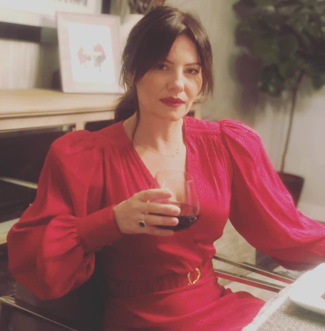 エリシャ・カスバートのインスタグラム：「Merry Christmas everyone xo🎄」