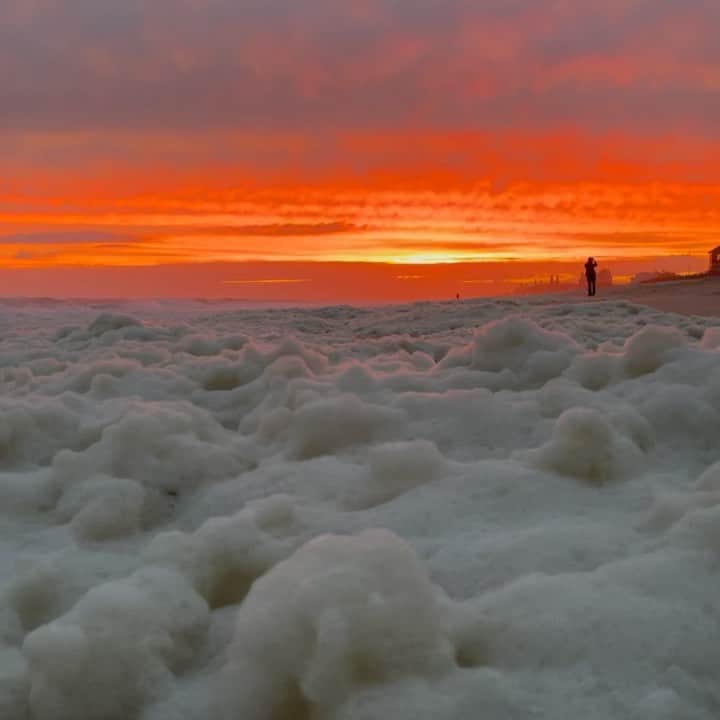 ニーナ・ガルシアのインスタグラム：「Sunset on beautiful planet Earth 🧡🌎」