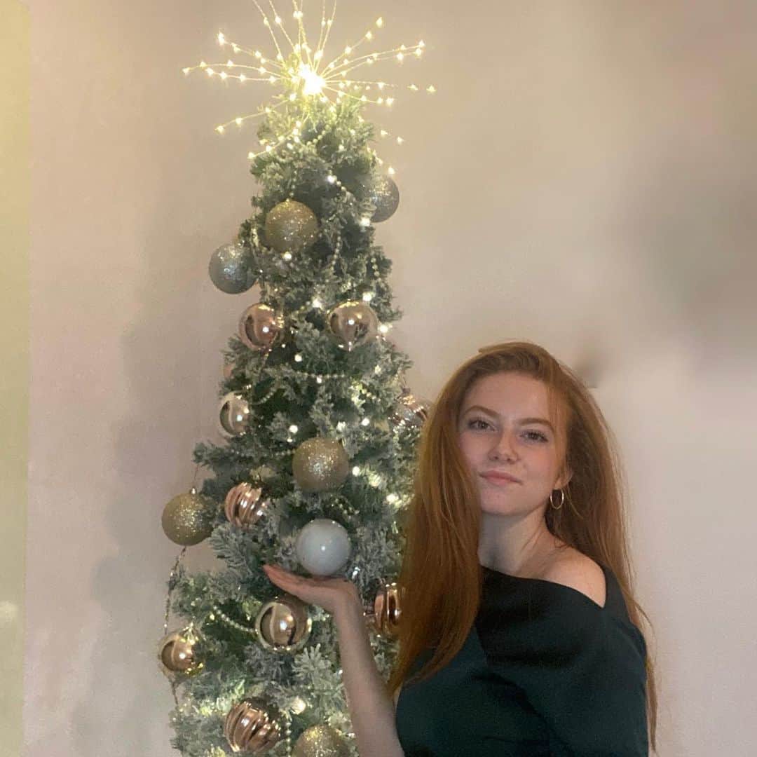 フランチェスカ・カパルディさんのインスタグラム写真 - (フランチェスカ・カパルディInstagram)「Merry Christmas 🤍✨🎄 How did you celebrate?」12月26日 11時39分 - francescacapaldi