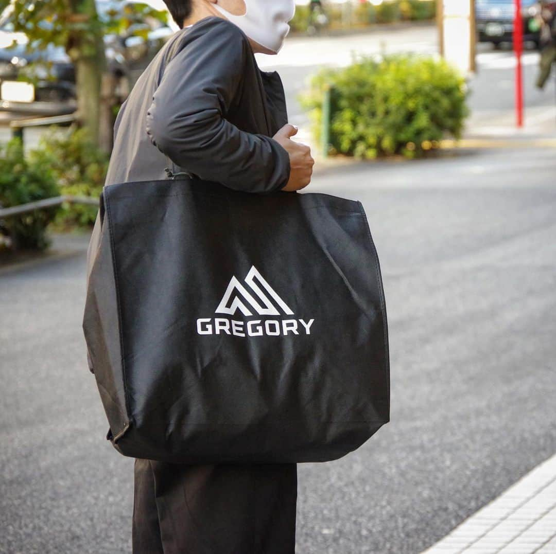 グレゴリー原宿 / Gregory Harajukuのインスタグラム：「. . 《2021年度福袋に関してのお知らせ》 . . 皆さんこんにちは グレゴリー原宿店です。 . . 本日は来年発売予定の福袋に関しての ご案内となります。 . . 2021年度福袋は 【①、②】の2種類からお選びいただく形の 福袋を販売させて頂きます。 . . 予約に関しましては、 12/26からお電話またはインスタDMにて 代引きもしくは店頭受取での ご予約をさせて頂きますので 【①、②】ご指定の上ご連絡お待ちしております。 . . また、商品受け取り、配送に関しましては、 1/1以降の受付になりますので予めご了承くださいませ。 ※数に限りがございますので 　早期受付終了する場合がございます。 　予めご了承くださいませ。 . . . . 《2021 Happy Bag》  \15,000+tax . . . . #gregory #gregoryharajuku  #グレゴリー原宿 #グレゴリー #福袋 #happybag」