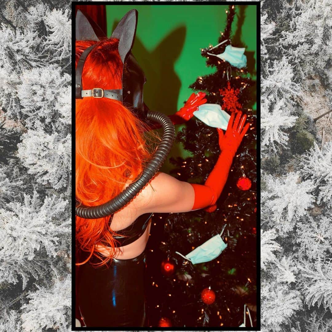 ボニー・マッキーのインスタグラム：「Christmas」