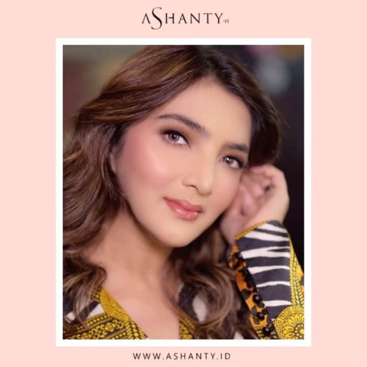 ASHANTY BEAUTY CREAM OFFICIALのインスタグラム：「🎉YEAR END SALE🎉  Special promo akhir tahun Ashanty Beauty Cream hanya Rp 450.000,- (pilih salah satu cream series Whitening, Acne atau Anti Aging) jangan sampai kehabisan, pesan cream perawatan wajah favorite yang sesuai dengan kebutuhan dan kondisi kulit wajahmu dan dapatkan hasil kulit wajah idaman cerah dan glowing. Periode promo 20 - 31 Desember 2020 😍  _________________________________ Informasi dan pemesanan : WA: 081293823950 WA: 085781140354 WA: 081287388885 WA: 087778489900 FAST RESPONS CLICK LINK yang ada di Bio IG @ashantyid  _________________________________ #creamwajag #beauty #cosmetics #brandlocal #skincare #skincarelocal #thehermansyah #beautyvlogger #beauty #kosmetikmahal #ashantyid #keluargaasix #ashantyhermansyah #mua」