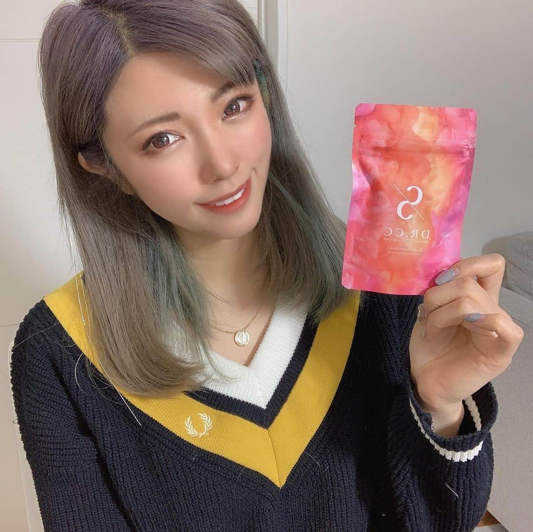 一色亜莉沙のインスタグラム：「最近仕事が忙しくて次の日に疲れを溜め込んじゃうし、自分ケアが後回になってるのでDR.CCで #エイジレスライフ はじめました✨  自己体内能力サポートサプリ💊 だよ。 大きな病気の予防や、アトピーや傷とかの改善、緩和だったり、肌細胞も活性化して代謝も上がるみたい⤴️  もう、本当代謝が落ちてるからありがたすぎる。  私は朝と夜に2粒ずつ飲んでるよ！ 疲れを溜めない‥健康的な美しさを保つ為に頑張る！  DR.CC https://bit.ly/34CaZIb プロフィールのリンクから飛べます✨  #drcc #負けないカラダ #エイジレス #エイジレスビューティー #lps #乳酸菌 #核酸 #菌活 #年齢細胞 #サプリ #サプリメント #美肌 #免疫力 #花粉症 #アレルギー  #美活女子 #代謝上げたい #女性経営者 #プレイングマネージャー #裏方 #一色亜莉沙 #ありべる #ライバー #f4follow #ポジティブ思考 #東京 #skincare #japanesegirl #progamer」