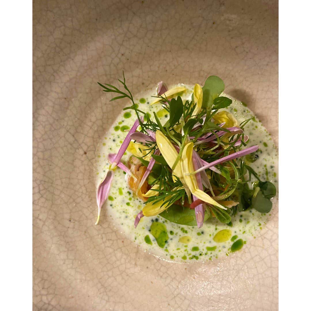 journaleatripのインスタグラム：「restaurant eatrip  忘れられなくなるだろうこの一年！ レストランは 本日、明日、明後日(26.27.28) 営業でお休みを頂きます。  たくさんの感謝を込めて。  #白菜のローストとホエーのスープ」