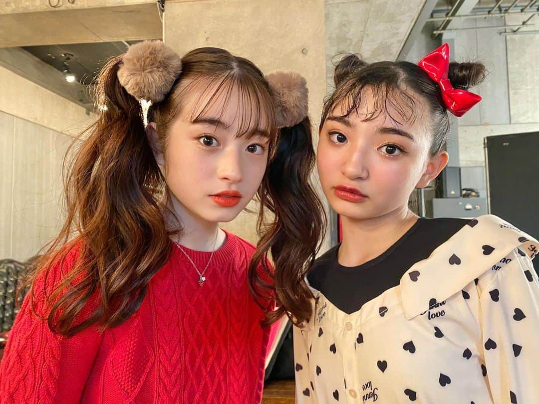 ニコ☆プチのインスタグラム：「🐶♡🐱 ・ 犬顔アヤナと猫顔メイ♡♡ ・ ・ #ニコプチ #プチモ #葛西杏也菜 #本多萌愛 #犬顔 #猫顔」