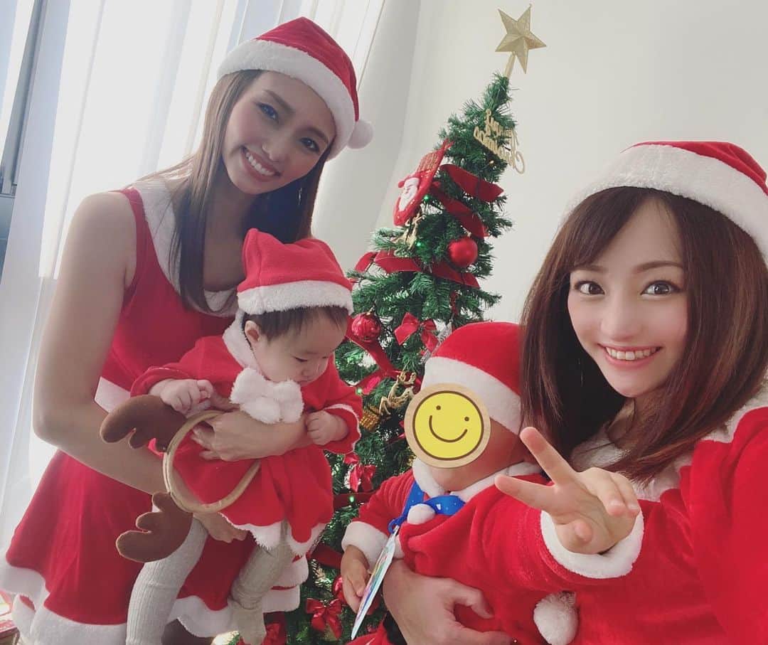 葵ゆりかのインスタグラム：「クリスマス終わっちゃって寂しい😭 今年も、大好きな人たちとクリスマス会できてよかった🤶♥️  #クリスマス　#christmas #おうちクリスマス　#クリスマスパーティー　#homeparty」