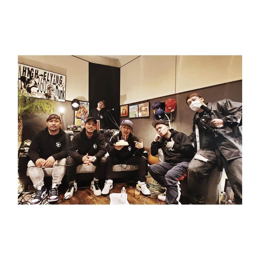 UZのインスタグラム：「改めてSTUW配信ライブを観て頂きありがとうございました!!!! そして誕生日も祝って頂き嬉しかったです🎊  今回KENTAに撮って貰った裏側の動画はまたいつかのタイミングでUPできればと思っています👍  配信ライブが終わって二日間ゆっくりしていたので、またここから来年に向けて全力で進んでいきます😆😆  12/28はどらいい感じ生配信(YouTube)もあるので楽しみにしてくれたら嬉しいです👍  #stuw #どらいい感じ」