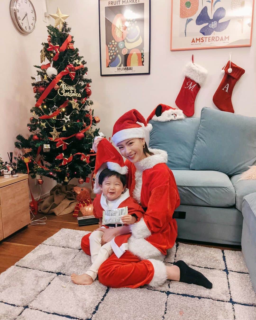 ソンイのインスタグラム：「🎅🏼🎄❤️👦🏻🎁 @alisaueno が可愛い写真撮ってくれた🥺」