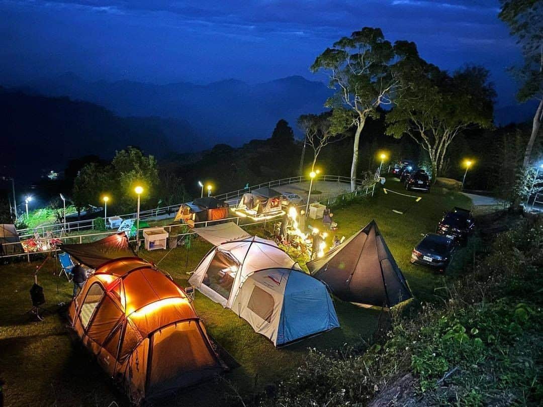hinata_outdoorさんのインスタグラム写真 - (hinata_outdoorInstagram)「@yekou.meixu さんのpic✨  今回は「山視界露營區」という台湾のキャンプ場🏕 海外に行くのが難しい時期ですが、終息したら国外のキャンプ場も体験してみたいですね😆✨  🌳🌲🌳🌲🌳🌲🌳🌲🌳🌳﻿ ﻿ #hinataoutdoor を付けて⠀⠀⠀﻿ アウトドアシーンを投稿してください😊⠀﻿ 素敵な投稿はリポストさせていただきます！﻿ ﻿ 🌳🌲🌳🌲🌳🌲🌳🌲🌳🌳﻿ ﻿ 🚙キャンプや山登りのアウトドア情報はプロフィールのURLから﻿ ➡ @hinata_outdoor﻿ ﻿ 🍖美味しそうなキャンプ料理の写真は﻿ ➡️ @hinata_gohan   ⛺️かっこいいキャンプギアの写真は﻿ ➡️ @hinata_select ⠀⠀⠀⠀⠀⠀⠀⠀⠀﻿ ﻿ #キャンプ #アウトドア #キャンプギア #アウトドアギア #キャンプ道具 #キャンプ場 #キャンプインテリア #キャンプ部 #ファミキャン #キャンプ初心者 #キャンプ収納 #キャンプ女子  #ソロキャンプ #グループキャンプ #グルキャン  #camp #outdoor  #アウトドアインテリア #デイキャンプ #冬キャンプ #台湾」12月26日 12時30分 - hinata_outdoor