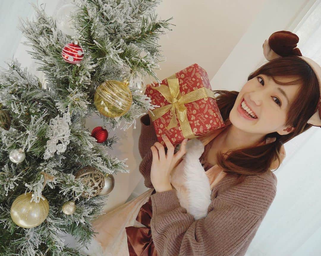 堀有里のインスタグラム：「#メリクリ　#だったね #アフタークリスマス　#笑 #画像は保存できるよ #プレゼント　#ツリー　#トナカイ #トナカイコス　#カチューシャ　#ツインテール　#ローツイン」