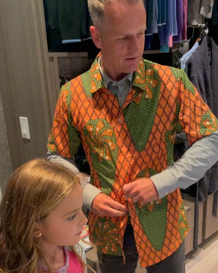 ルーク・ドナルドのインスタグラム：「When you get that @cousinskeether shirt for Christmas from @dianedonald & hope it gives you some better dance moves 🤣🤦🏼‍♂️. Gigi at the end cracks me up 🕺🏼」