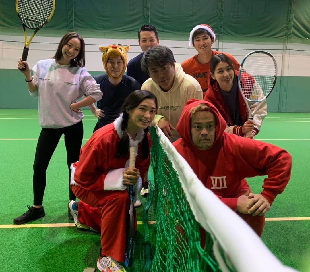 久保杏奈のインスタグラム：「クリスマス🎄テニス大会❣️ 12/25🎄🎾🎅🏻  すんごーく楽しかったね！😊 来年も絶対するよ！😁  #shirokanetennisacademy  #tennis#xmas#1225#japan#tokyo#テニス部#爽やかクリスマス#🎄#🎅🏻」