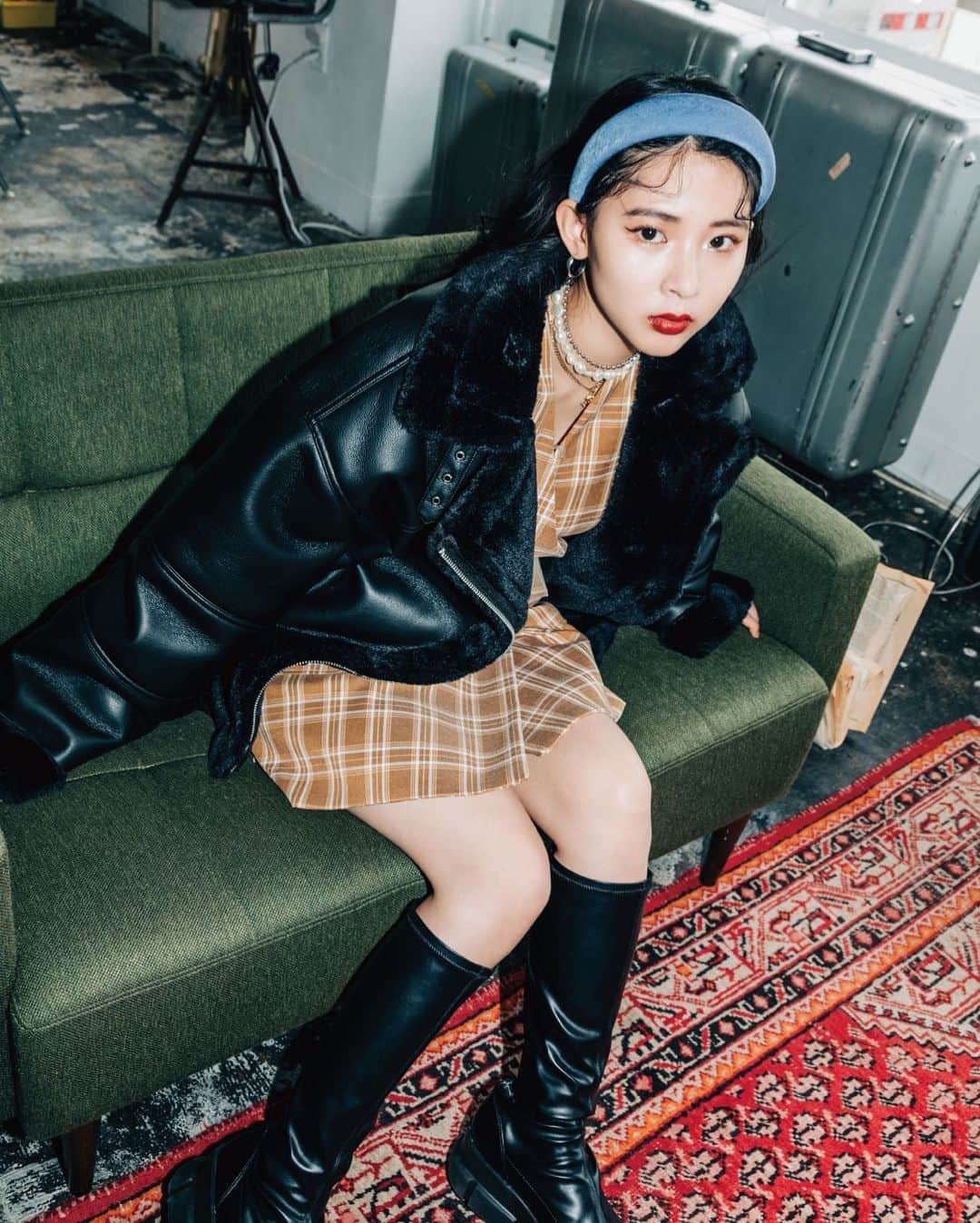 のインスタグラム：「. 【jouetie with. michi】 . 2020Winter collection with michi . ▼outer エコムートンライダース ￥11,000→￥9,900(tax in) PNK/GRN/BGE/KHK IVY/BLK <PRE ORDER> . ▼one-piece ジャケットミニワンピース ￥8,800→￥7,920(tax in) BLK/BLU/PPL . ▼shoes ボリュームロングブーツ ￥11,000→￥9,900(tax in) O.WHT/BLK/MIX BGE <PRE ORDER> . jouetie official WEB STORE RUNWAY channel NEW ITEM & PRE ORDER ITEM ALL10%OFF!!! ～12/31(WED)23:59まで . @jouetie_official TOPページURLからチェック✔️ 商品詳細は画像をタップ🛒📌 . #jouetie #jouetie2020aw #jouetie_ootd #fashion #autumn #winter #street #mixstyle #ジュエティ」