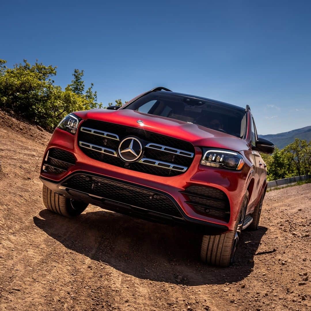Mercedes-Benz Thailandさんのインスタグラム写真 - (Mercedes-Benz ThailandInstagram)「There should be no limit to your #WeekendBreaks Meet the pinnacle of space and comfort in Mercedes-Benz GLS ⛰️  📸Photo by Cole Walliser #MBPhotoPass for Mercedes-Benz USA  #GLS #MercedesBenz #MercedesBenzThailand」12月26日 13時00分 - mercedesbenzthailand