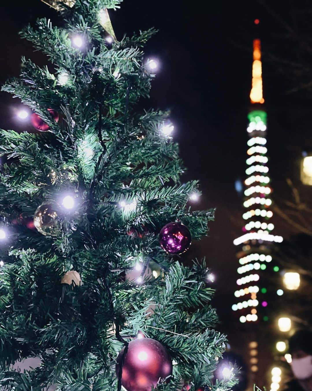 清水沙也佳さんのインスタグラム写真 - (清水沙也佳Instagram)「今年も親友とクリスマスデート🎄❤️ 中学の頃はカラオケ行ってサイゼでまったりしてたのが大人になったなぁ…と。笑 毎年クリスマス当日は家族と過ごしてたので今年は新鮮な２５日でした😌  #christmas #christmastree #christmasmarket #tokyo #tokyotower」12月26日 13時02分 - sayaka__shimizu