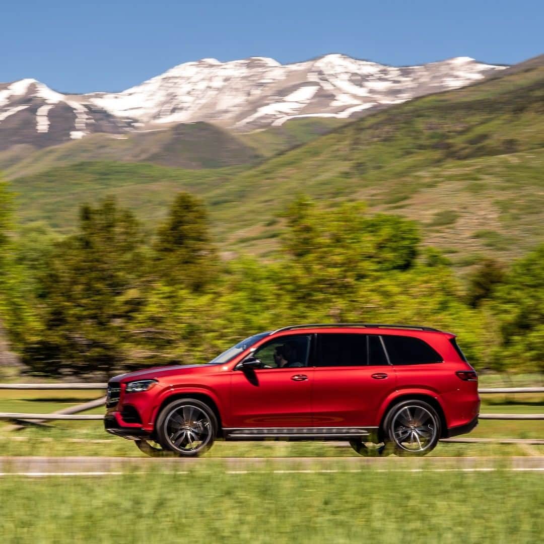 Mercedes-Benz Thailandさんのインスタグラム写真 - (Mercedes-Benz ThailandInstagram)「There should be no limit to your #WeekendBreaks Meet the pinnacle of space and comfort in Mercedes-Benz GLS ⛰️  📸Photo by Cole Walliser #MBPhotoPass for Mercedes-Benz USA  #GLS #MercedesBenz #MercedesBenzThailand」12月26日 13時02分 - mercedesbenzthailand