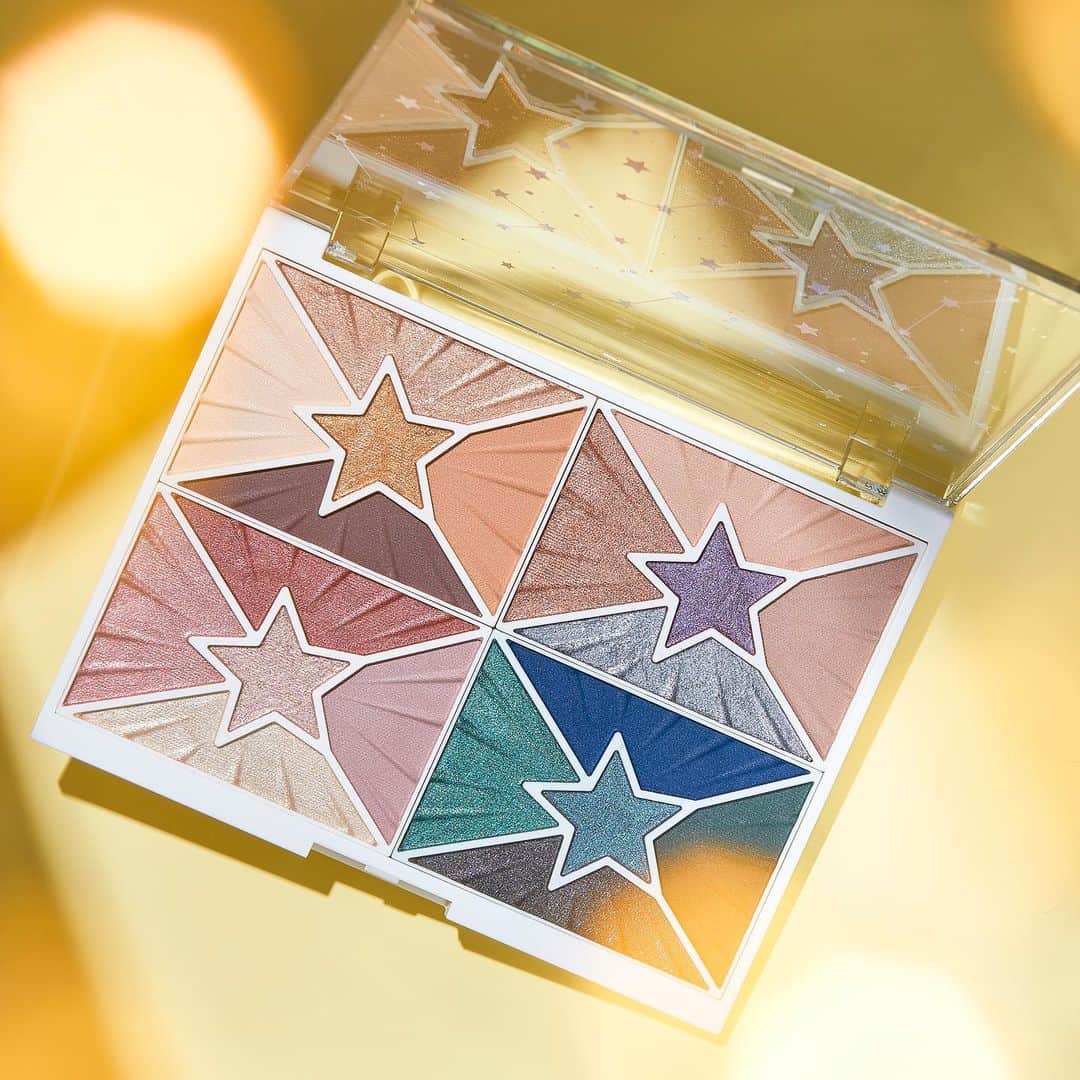 Tarte Cosmeticsさんのインスタグラム写真 - (Tarte CosmeticsInstagram)「STARRY-EYED SURPRISE!!!! We just dropped 2 NEW out-of-this-world @sugarrush goodies on tarte.com! 💛 NEW star chasers #vegan eyeshadow palette:  ⭐️ 20-shade palette ⭐️ each star-gazing quadrant features curated shades to create no-brainer looks ⭐️ clay-infused for better, longer, truer wear ⭐️ 8 mattes & 12 shimmers for galactic glam looks ⭐️ vegan formula & sustainably sourced box NEW star dusters #vegan brush set: ⭐️ 3 FULL-SIZE brushes for ONLY $25 USD: multi-purpose face brush, concealer brush & dense eyeshadow brush ⭐️ vegan & sustainably sourced box Shop now on tarte.com. #crueltyfree #sugarrush #sugarsquad」12月26日 23時59分 - tartecosmetics