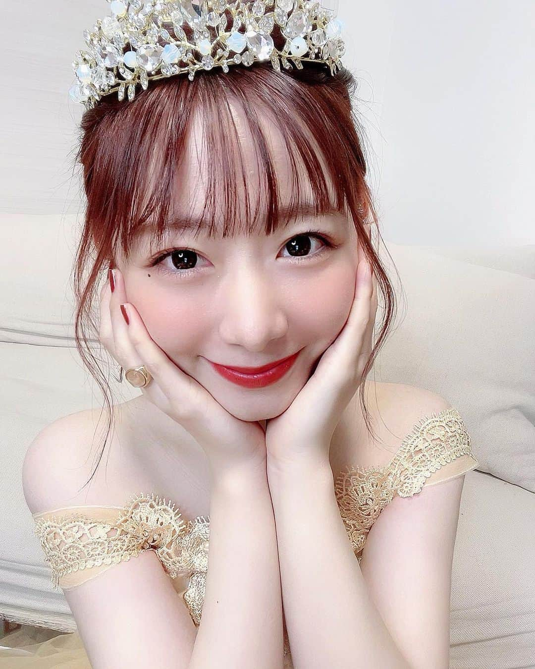 てぃーみきのインスタグラム：「実は昨日で24歳になりました🥳🌈 23歳はコロナなどで色々な変化があった歳だったなぁ〜‥！ 24歳はどんな歳になるのか、ワクワクです😙🌷 色々なことに積極的にチャレンジしていきたいなっ！ 24歳の私も、変わらず応援していただけると嬉しいです🥰 #誕生日  #しれっと事後報告 #お祝いのメッセージたくさん #ありがとうございました🍒」