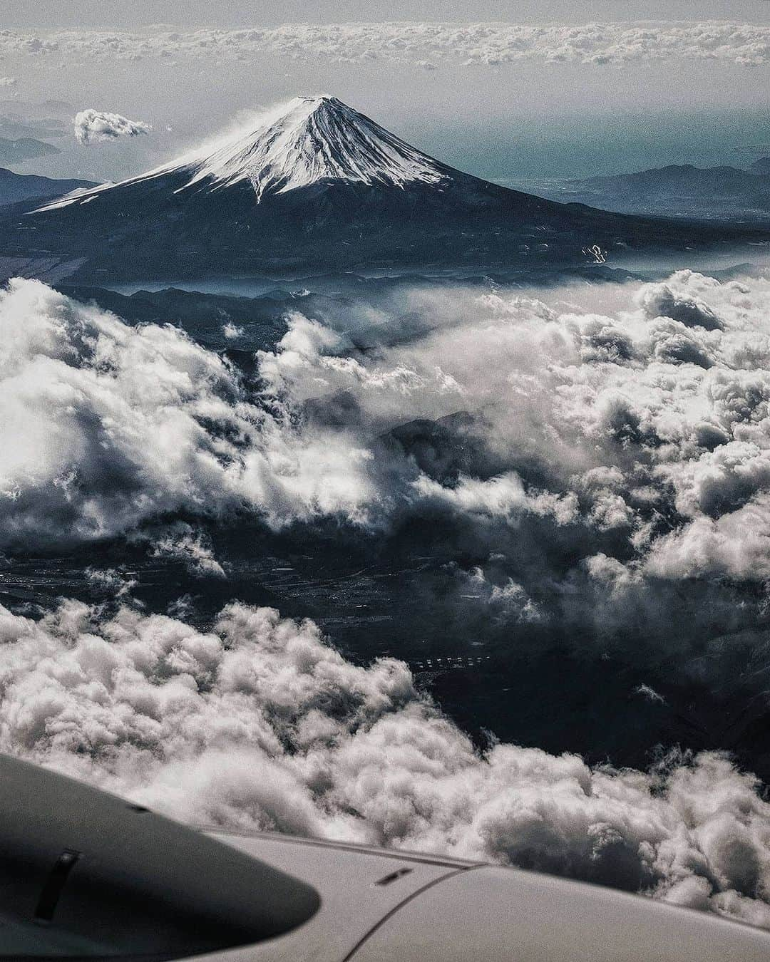 Berlin Tokyoさんのインスタグラム写真 - (Berlin TokyoInstagram)「Mt. Fuji is one of my favorite object as always. This is because the appearance changes depending on the season, time and location, and clouds can also make for different pictures. I never get tired of waking up at 2 a.m. to take pictures of Mt. Fuji in the morning glow, and there are still more pictures I want to take, so I will keep shooting it. I selected 10 of my favorite photos of Fujisan taken this year  and past few years 🗻 . Which one is your favorite?? . 1, Shizuoka 2, From airplane 3, Shizuoka 4, From airplane 5, Tokyo 6, Yamanashi 7, Shizuoka 8, Shizuoka 9, Chiba 10, From bullet train . . . #hellofrom Mt. Fuji, Japan」12月26日 22時31分 - tokio_kid