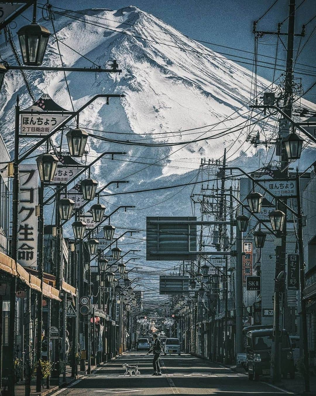 Berlin Tokyoさんのインスタグラム写真 - (Berlin TokyoInstagram)「Mt. Fuji is one of my favorite object as always. This is because the appearance changes depending on the season, time and location, and clouds can also make for different pictures. I never get tired of waking up at 2 a.m. to take pictures of Mt. Fuji in the morning glow, and there are still more pictures I want to take, so I will keep shooting it. I selected 10 of my favorite photos of Fujisan taken this year  and past few years 🗻 . Which one is your favorite?? . 1, Shizuoka 2, From airplane 3, Shizuoka 4, From airplane 5, Tokyo 6, Yamanashi 7, Shizuoka 8, Shizuoka 9, Chiba 10, From bullet train . . . #hellofrom Mt. Fuji, Japan」12月26日 22時31分 - tokio_kid