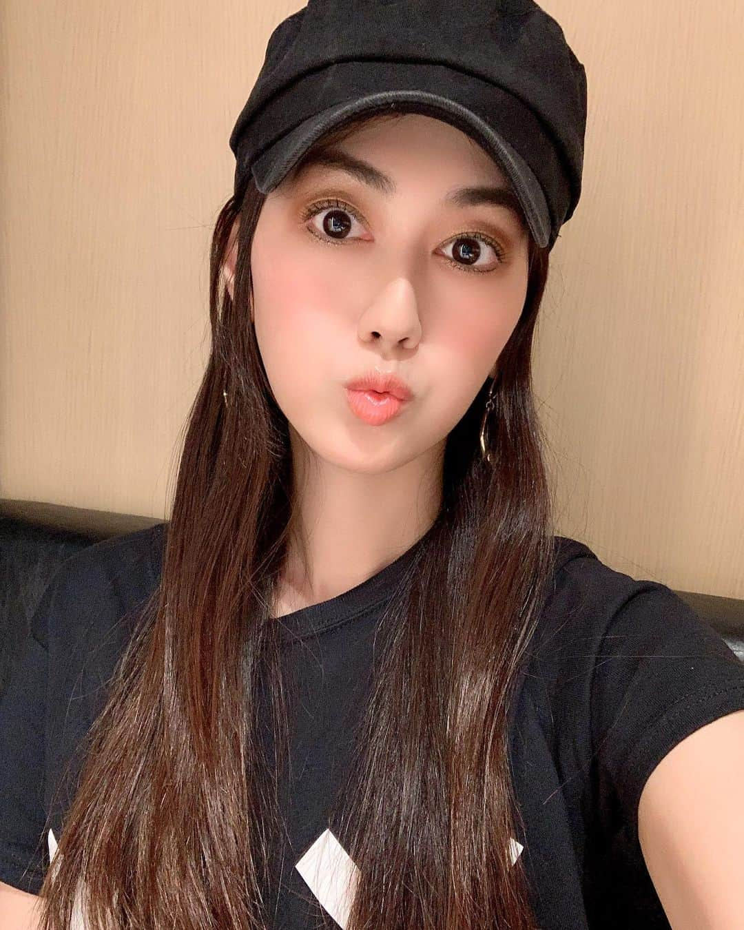 小笠原エリイさんのインスタグラム写真 - (小笠原エリイInstagram)「The final COVID test is over🙌Hong Kong has 3 tests. I think Japan also needs 3 tests🥲🧬 I hope everything gets better little by little✨🙏🍥 ・ ・ #modelselfie #modellife #model #asianmodel #japanesemodel #hongkongmodel #hongkong #hongkonglife #fashion #december #japanese #december #nevergiveup #bewater #ootd  #anythingispossible #tokyomodel #lifeislong #timeismoney #小笠原エリイ #コロナに負けるな #香港 #年末 #半袖シャツ #カジュアル #ファッション #良いお年をお迎えください」12月26日 22時50分 - ogasawaraerii__