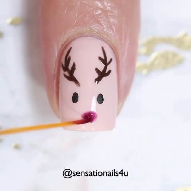 NailsVideosのインスタグラム：「Christmas nails by @sensationails4u ❤️」